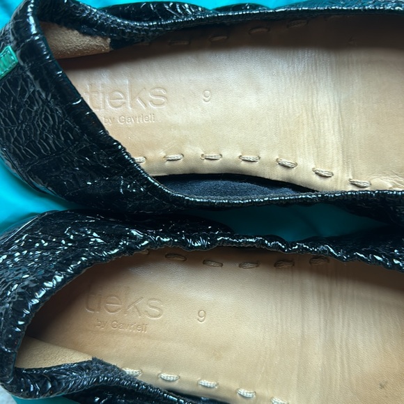 Tieks black patent ballet flats size 9 - Picture 4 of 6